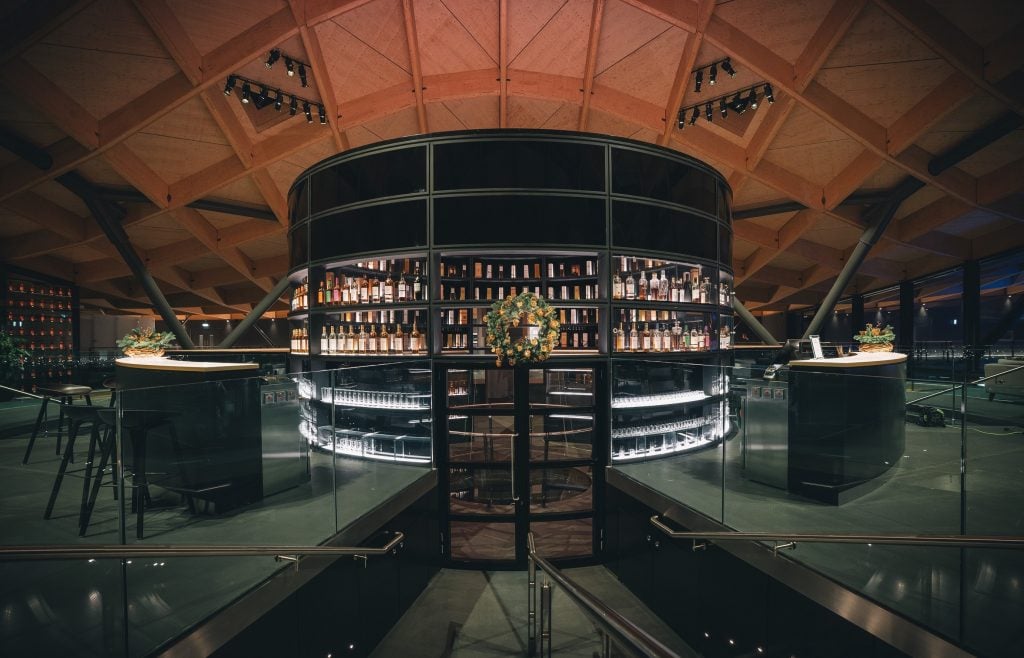 Drink whisky in The Macallan Distillery Experience Bar
