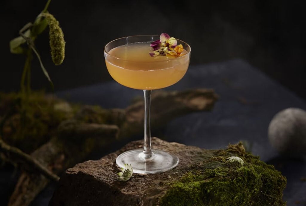 A cocktail made with the 0% ABV Glen Dochus