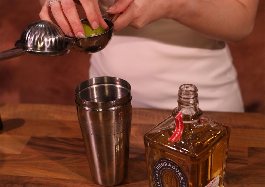 Make Margarita cocktails with lime juice