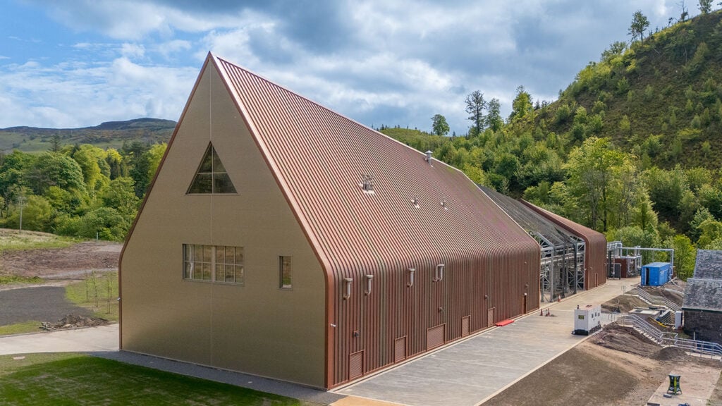 Ardgowan Distillery fills its first cask