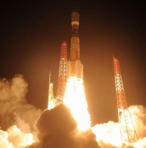 Japanese HTV-5 cargo ship blasting off