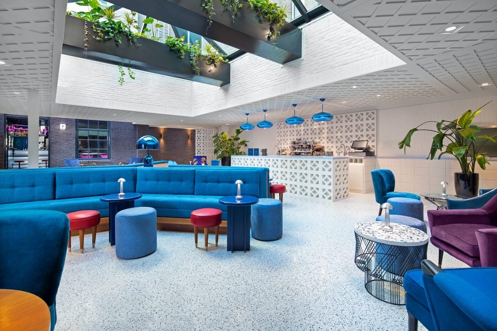 Super Lyan Garden Bar