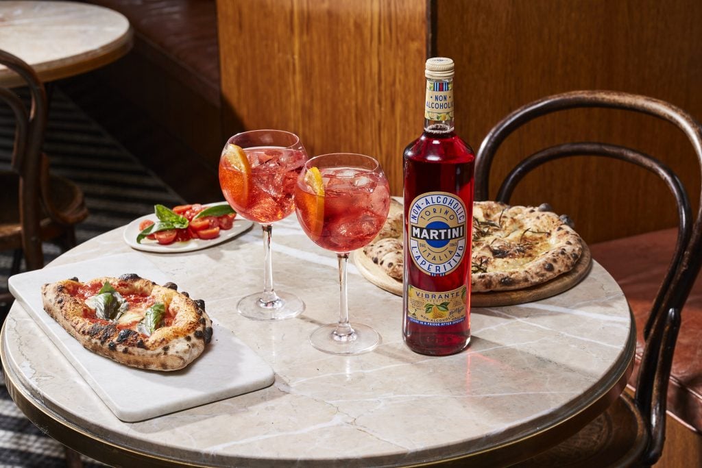 MARTINI NON-ALCOHOLIC VIBRANTE AND TONIC WINTER (WITH BOTTLE)