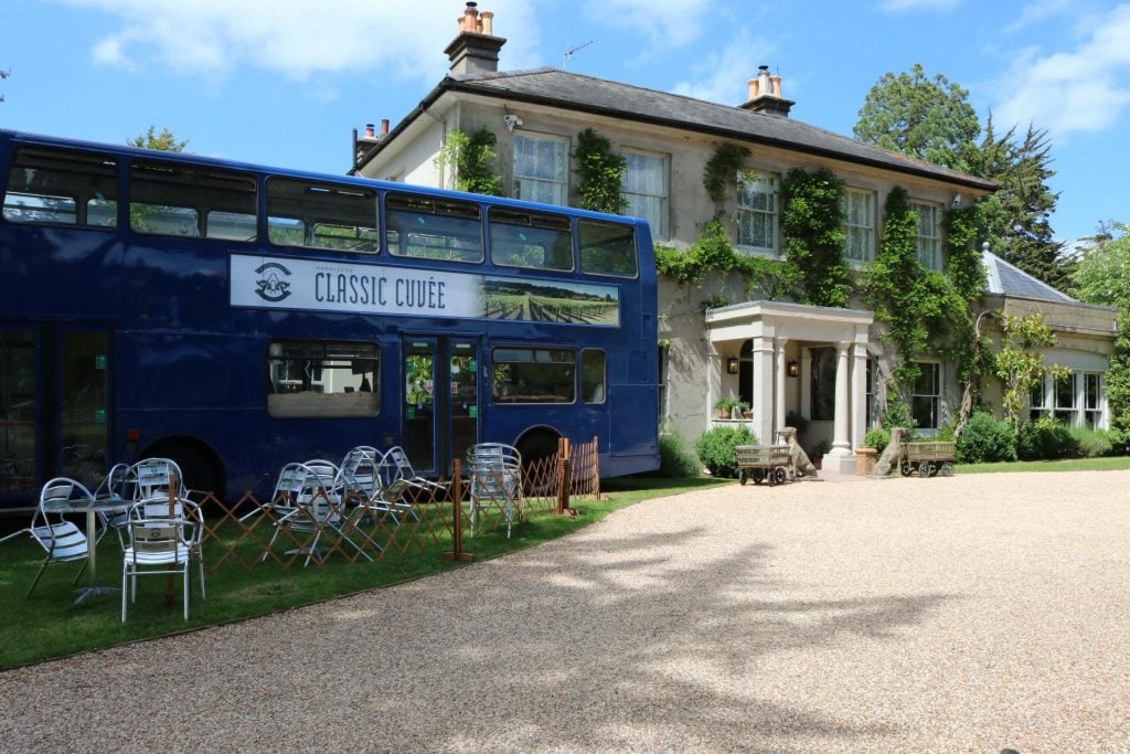 Bus at Hambledon