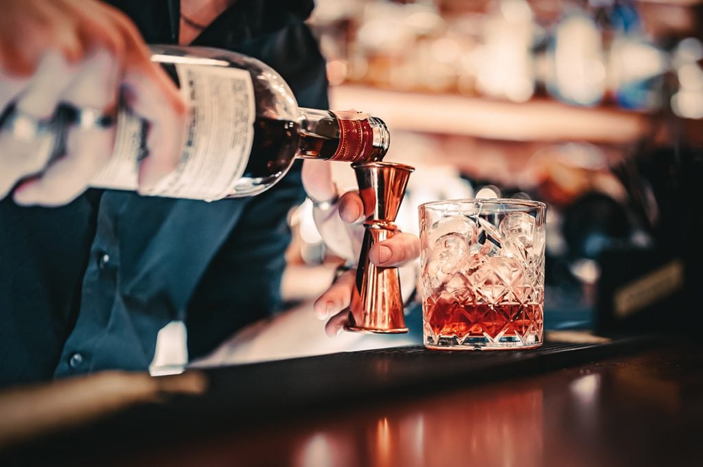 Mixing a Negroni