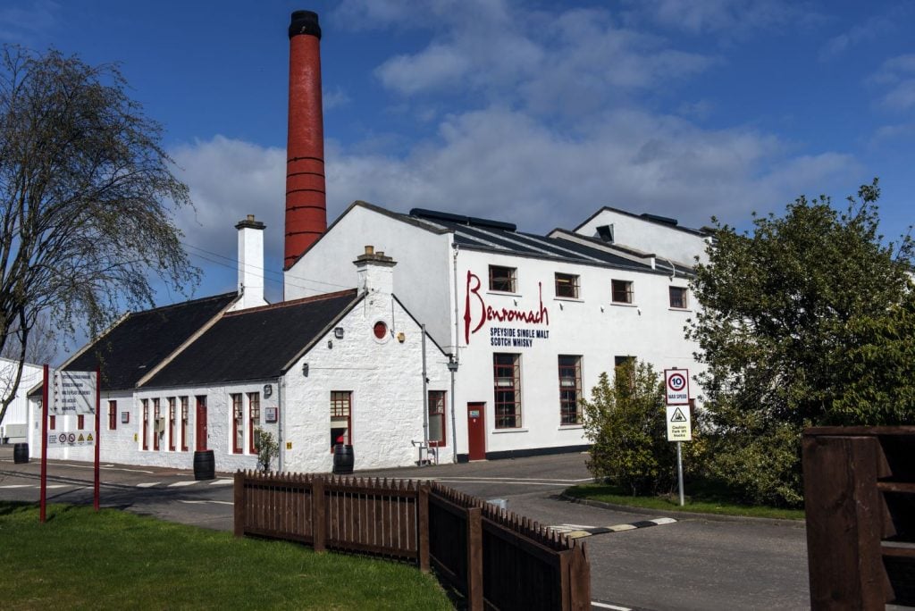 benromach distillery - photo of distillery building