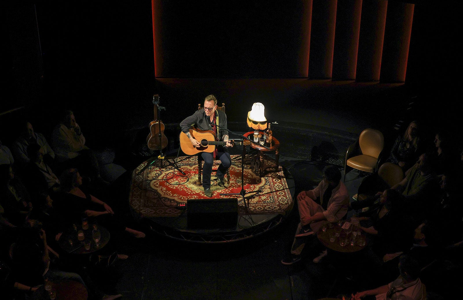 Kiefer Sutherland at a red carpet event