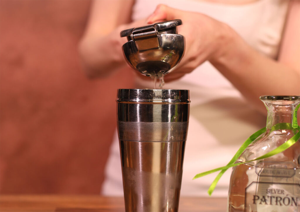 Making the Patrón Perfect Pineapple Margarita