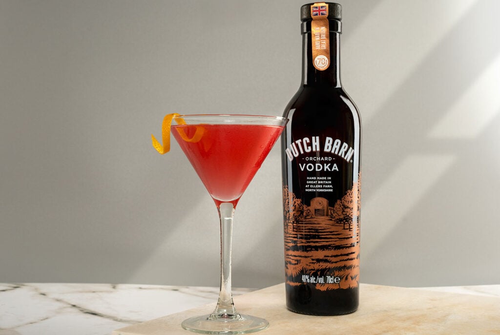 A Simple Christmas Cocktail for your Christmas Party: Christmas Cosmo with Dutch Barn Vodka